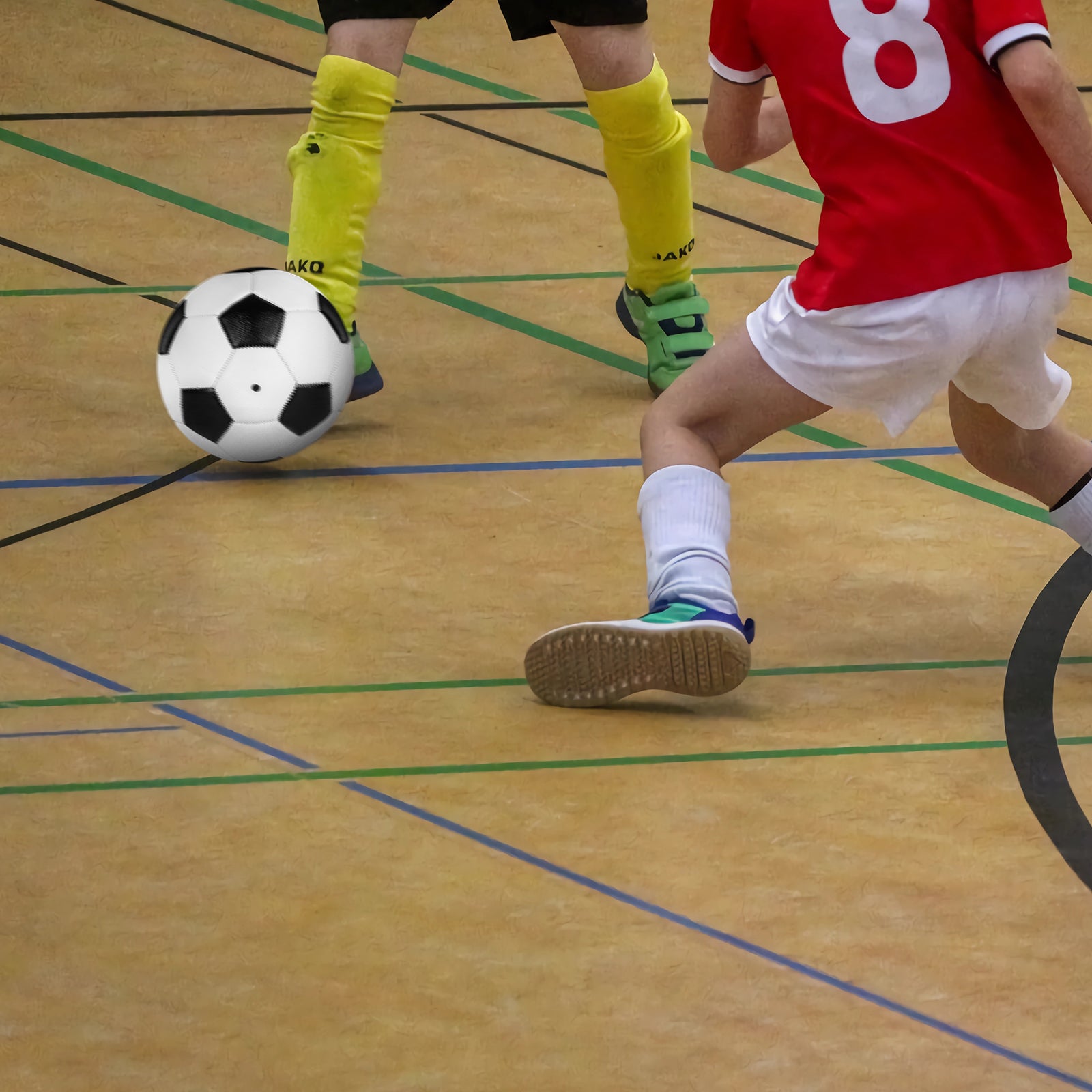 Size 4 Training Futsal Ball, Low Bounce Indoor Soccer Ball (Classic)