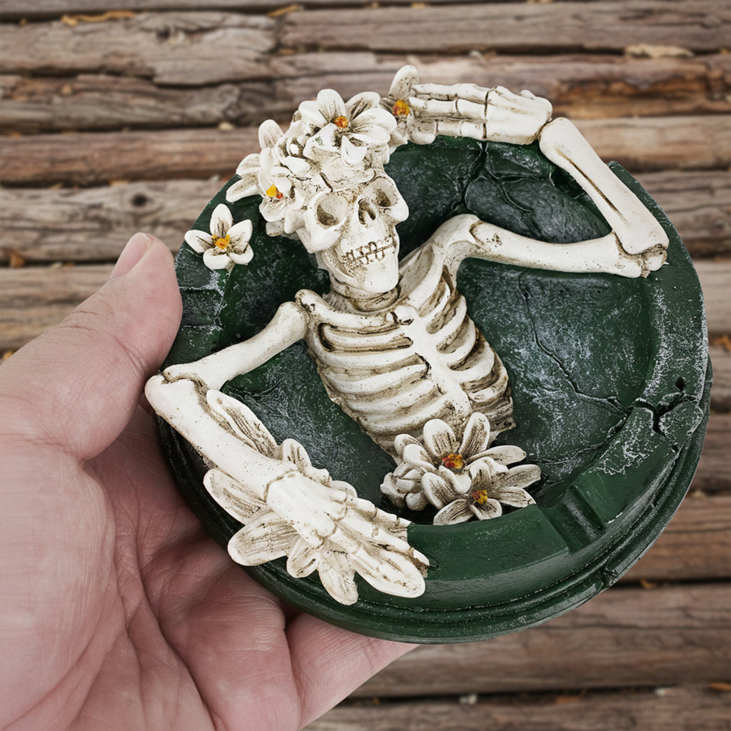 Linkidea 4.5-Inch Diameter Gothic Skull Ashtray with Floral Design, Durable Resin Cigarette Rest for Halloween Decoration & Gothic Home Decor, Smoking Accessory Gift for Smokers