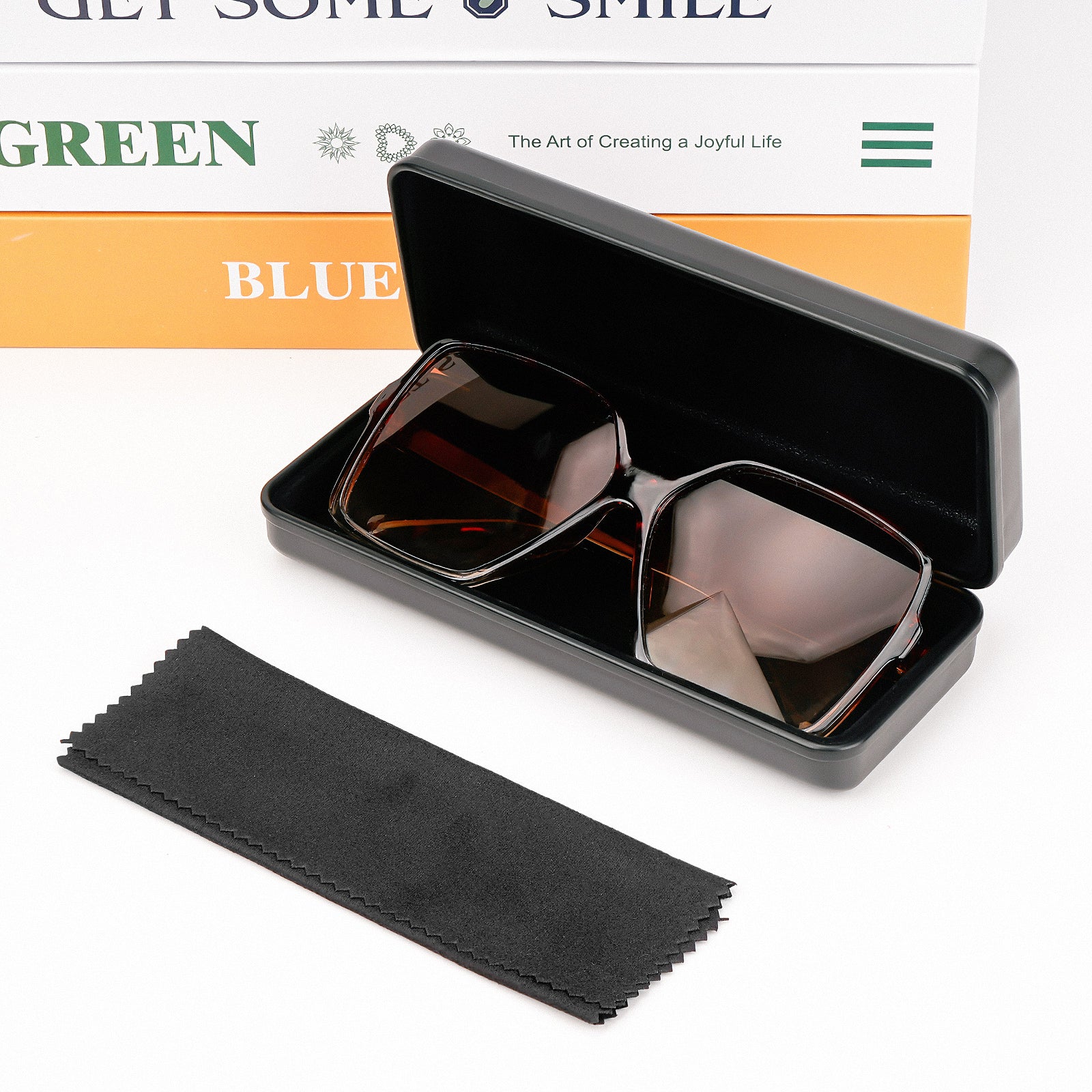 Extra Large Hard Shell Sunglasses Case, Oversized Sun Glasses Storage Organizer Compatible with TOM FORD FT0937 FT1044 Gucci GG0595S GG0875S GG0351S Rayban RB3717 (XXL / Black)