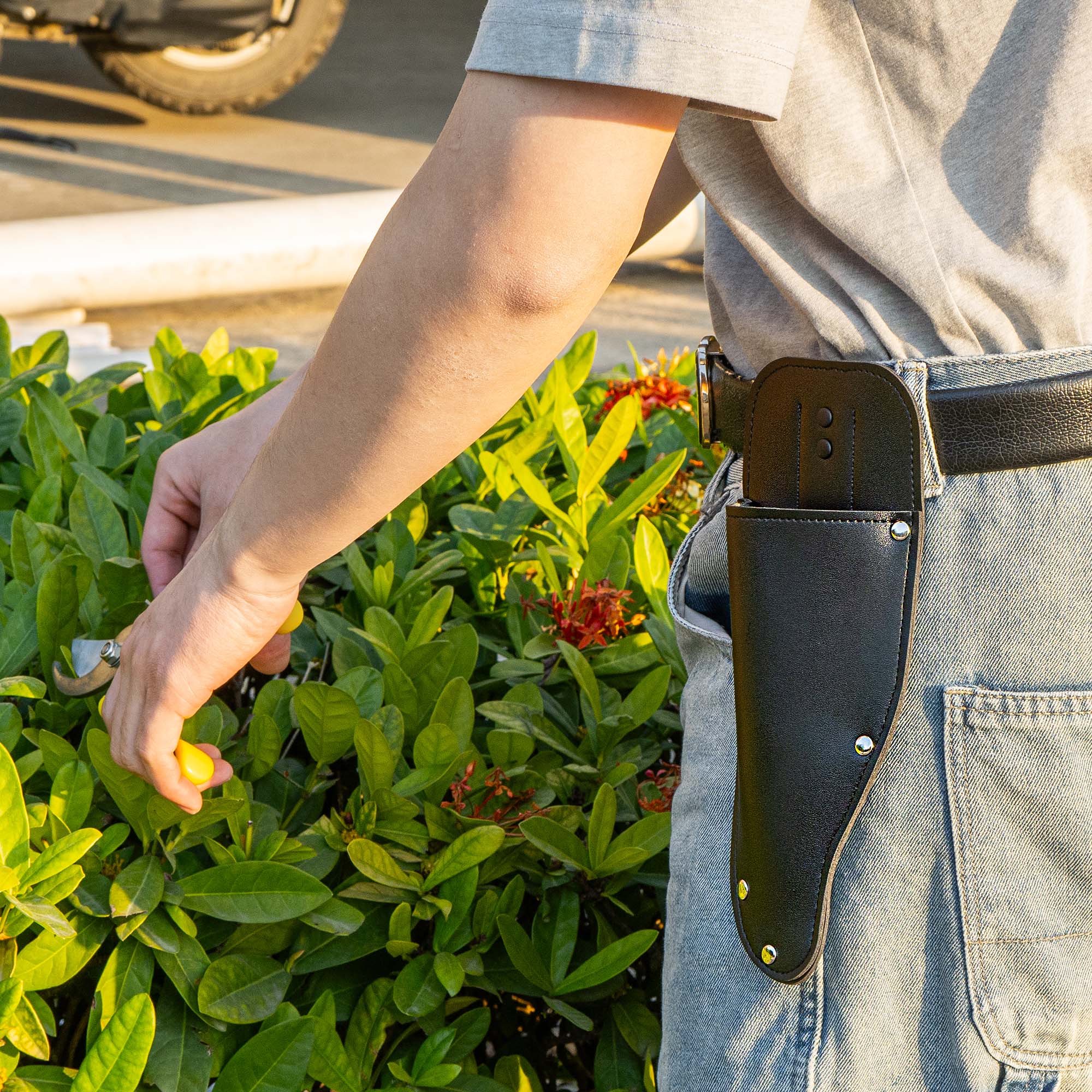 Linkidea Gardening Scissors Pouch, Vegan Leather Protective Sheath Cover, Hanging Holster for Garden Pruner & Trimmer (Black)
