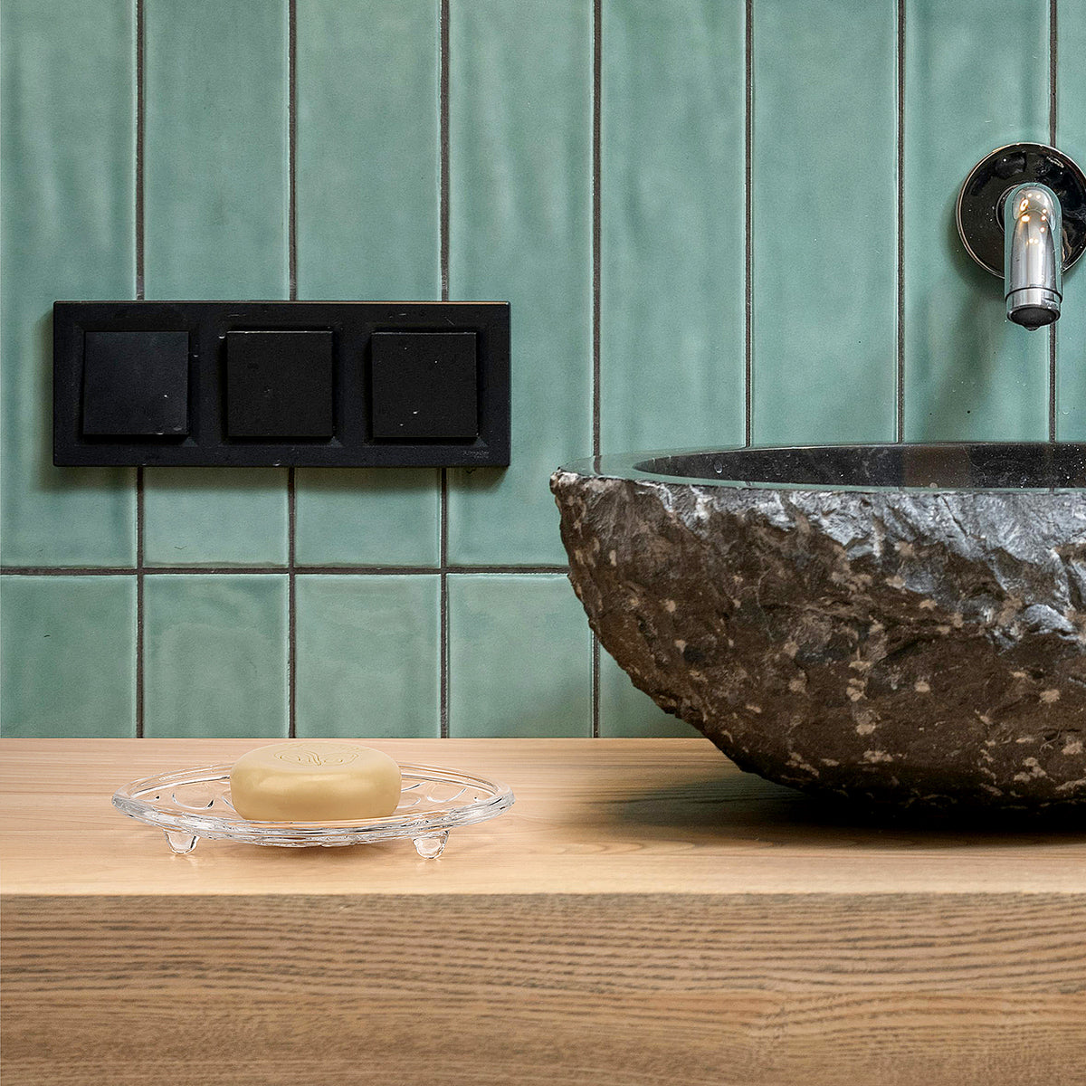 Linkidea Oval Glass Soap Dish with Pebble Design, Countertop Soap Saver for Shower, Bathroom (Clear)