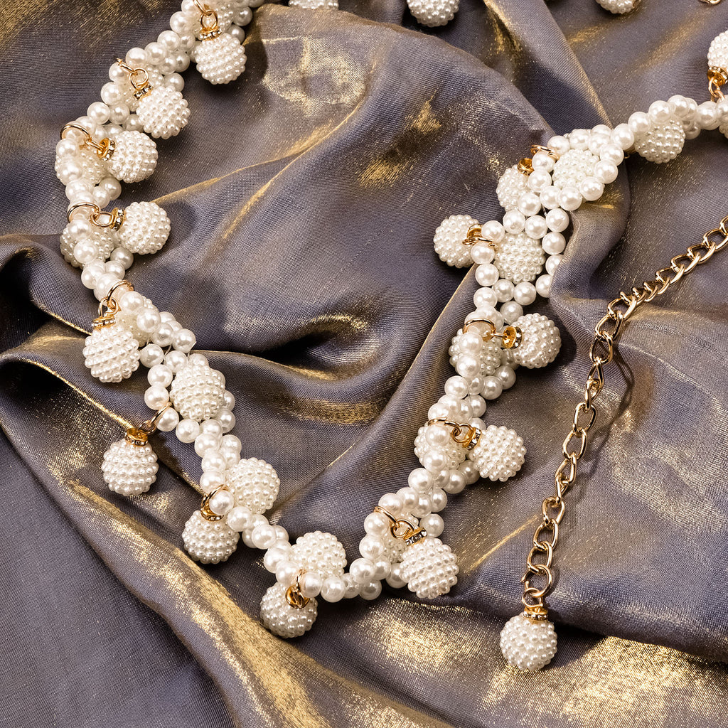 White Pearl Waist Chains with Pendant, Plus Size Pearls Chain Belt for Women, Max 47.5 Inch Adjustable Chunky Body Accessory