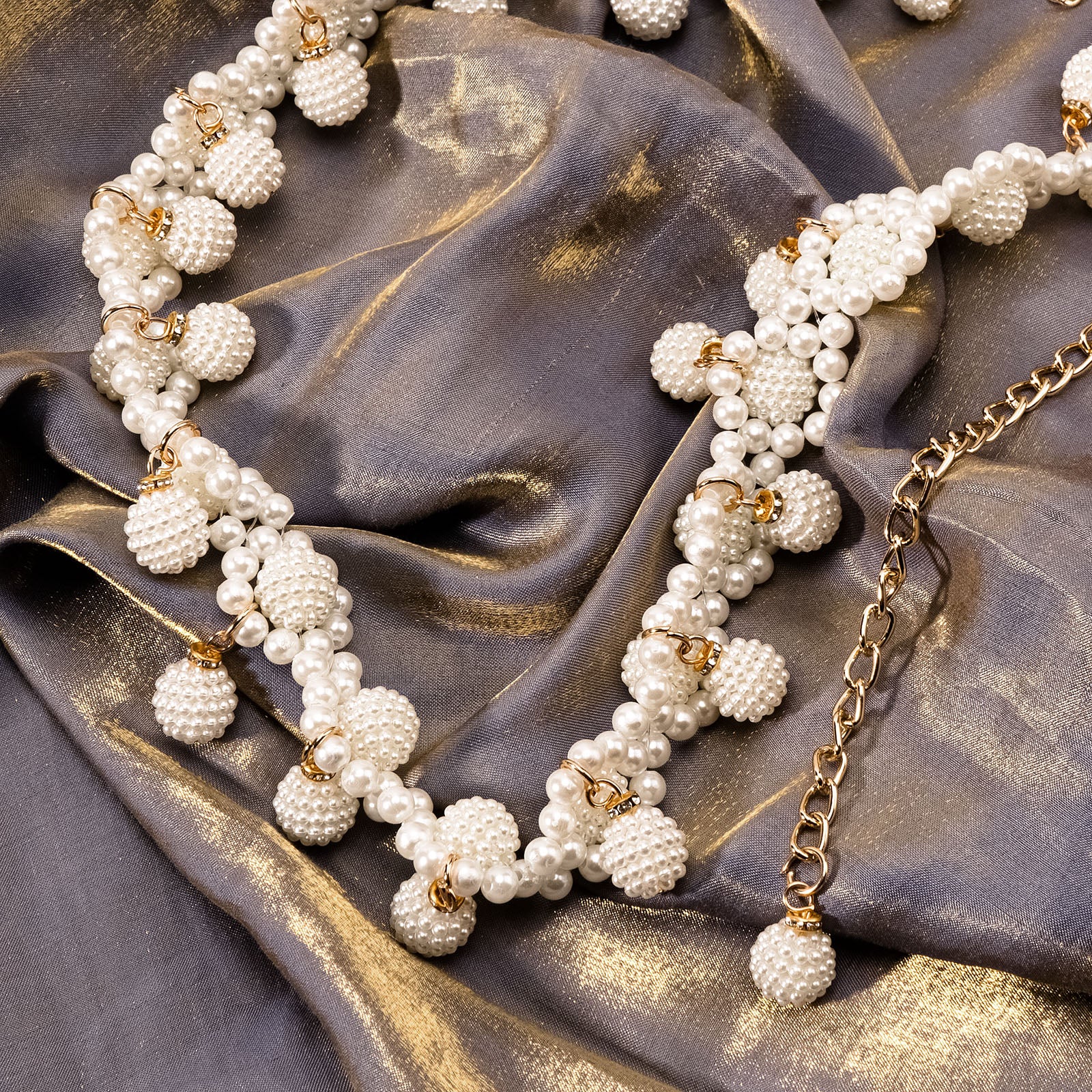 White Pearl Waist Chains with Pendant, Plus Size Pearls Chain Belt for Women, Max 47.5 Inch Adjustable Chunky Body Accessory